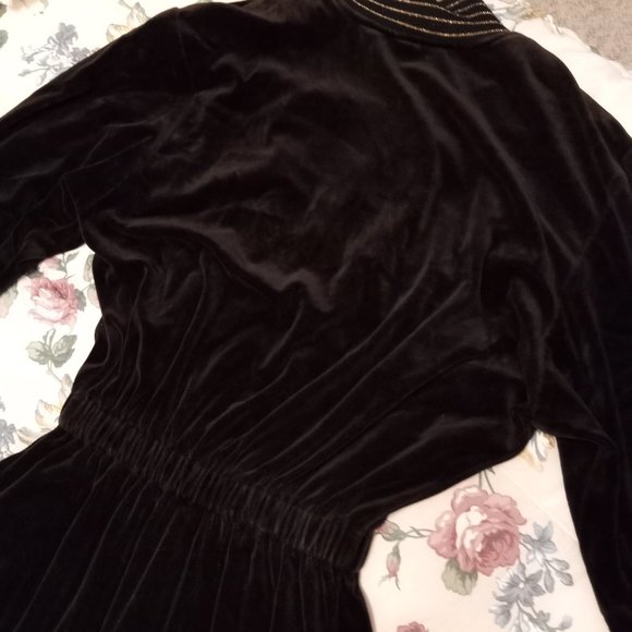 Vintage Black Jump with gold trim - Picture 12 of 15